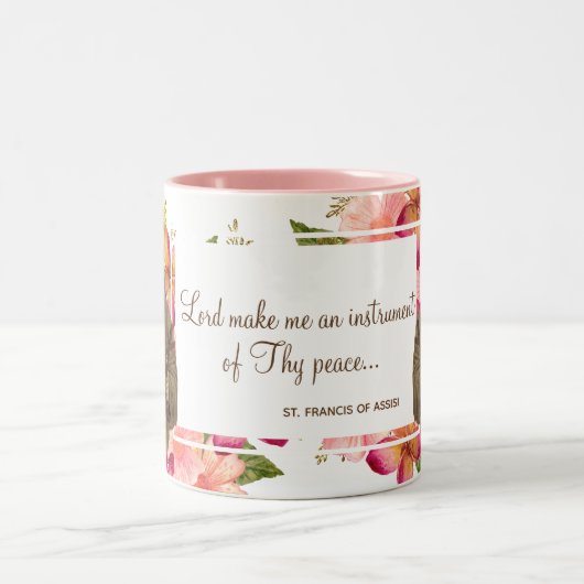 動物の平和のAssisiの恋人のSt Francisは祈ります ツートーンマグカップ (中央)