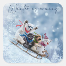 動物は雪の上で山を下る