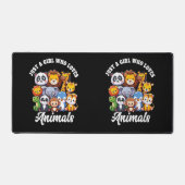 動物を愛する少女で、野生のかわいい動物園の動物 デスクマット (正面)