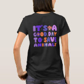 動物を救うのに良い日 Tシャツ (裏面)
