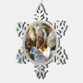 動物モルモット食べズの果実 スノーフレークピューターオーナメント (右)