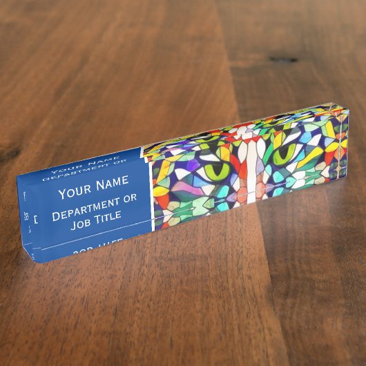 動物芸術的顔 – 緑の猫が目を見張る デスクネームプレート (側面)