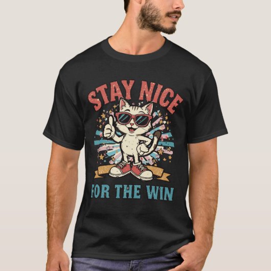 勝利のために優しくしてね かわいい猫 Tシャツ (正面)
