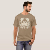 勝利の瞬間 勝者たちの顔 Winning Game Match Tシャツ (正面フル)
