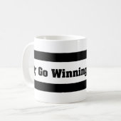 勝利チーム タイポグラフィ ブラックスター コーヒーマグカップ (正面左)