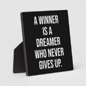 勝者は決して上がらない夢与え見者 フォトプラーク (正面)