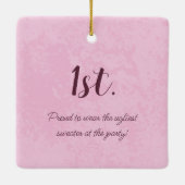 勝者!勝者!20最高のxxの醜いセーター セラミックオーナメント (裏面)