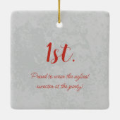 勝者!勝者!20最高のxxの醜いセーター セラミックオーナメント (裏面)