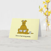 包帯を巻いたかわいい漫画の犬 早く治してね カード (黄色い花)