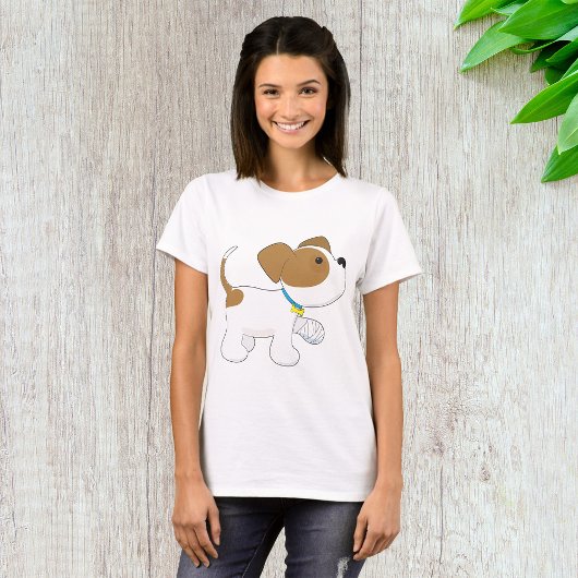 包帯を巻いた足の怪我をした子犬 Tシャツ