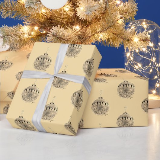 包装紙 - 薄黄色の背景の木のオーナメント (クリスマス)
