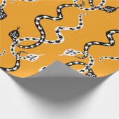 匍匐性の装飾ヘビのシームレスな背景 ラッピングペーパー (角)