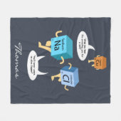 化学周期表要おもしろい素 フリースブランケット (正面(横))