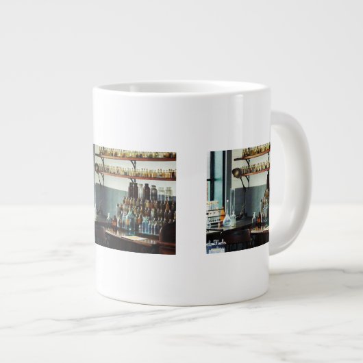 化学品ボトル付き机 ジャンボコーヒーマグカップ (正面右)