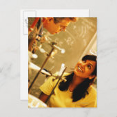 化学実験室の先生で微笑む少女 ポストカード (正面/裏面)