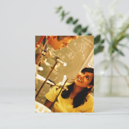 化学実験室の先生で微笑む少女 ポストカード (スタンド正面)