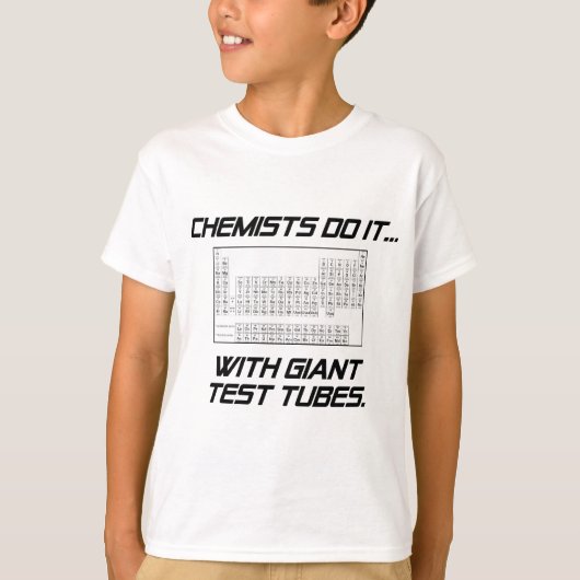 化学者は巨大な試験管でそれを行う... Tシャツ (正面)