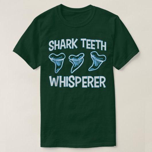 化石の歯サメの歯ささやき歯ハンターTa Tシャツ (デザイン正面)
