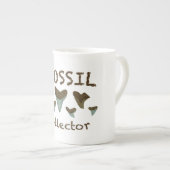 化石の鮫の歯 ボーンチャイナマグカップ (正面右)