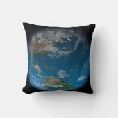北と南アメリカをフィーチャーしたフルアース。 クッション (正面)