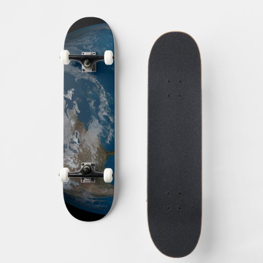 北と南アメリカをフィーチャーしたフルアース。 スケートボード (正面)