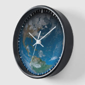 北と南アメリカをフィーチャーしたフルアース。 壁時計 (傾斜)