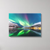 北の光と雪が山々を覆った キャンバスプリント (正面)