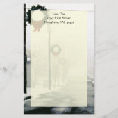 北の冬の通りのリースの雪の文房具の上 便箋 (正面)