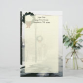 北の冬の通りのリースの雪の文房具の上 便箋 (スタンド正面)