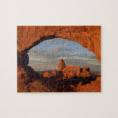 北の窓、アーチを通して見られるタレットのアーチ ジグソーパズル (横)