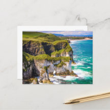 北アイルランドの北海岸：崖と海