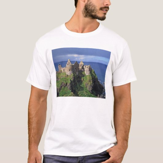 北アイルランド、アントリム県、ダンルース Tシャツ (正面)