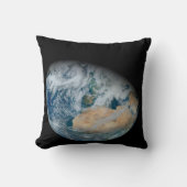 北アフリカと南西ヨーロッパを示す地球 クッション (正面)