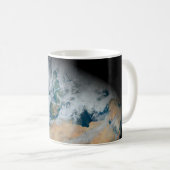 北アフリカと南西ヨーロッパを示す地球 コーヒーマグカップ (正面右)