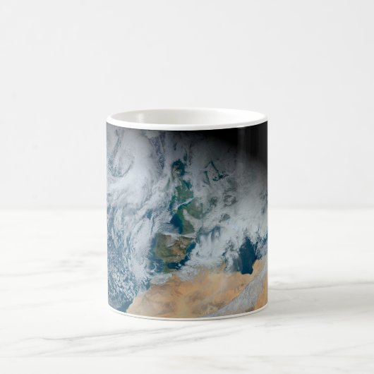 北アフリカと南西ヨーロッパを示す地球 コーヒーマグカップ (中央)