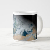 北アフリカと南西ヨーロッパを示す地球 ジャンボコーヒーマグカップ (正面右)