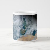 北アフリカと南西ヨーロッパを示す地球 ジャンボコーヒーマグカップ (正面)