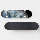 北アフリカと南西ヨーロッパを示す地球 スケートボード (横)