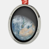 北アフリカと南西ヨーロッパを示す地球 メタルオーナメント (左)