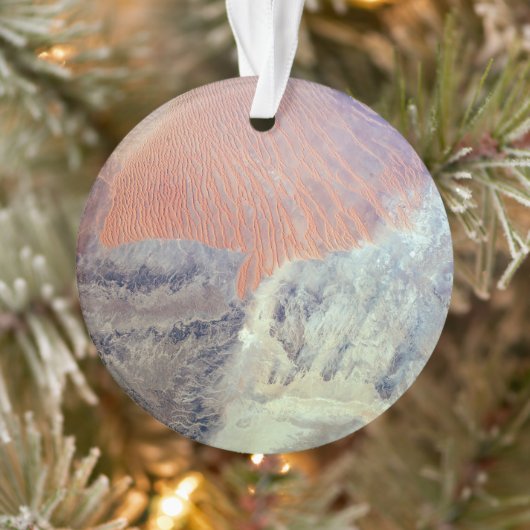 北アフリカのアルジェリアのサハラ砂漠。 オーナメント (ツリー)