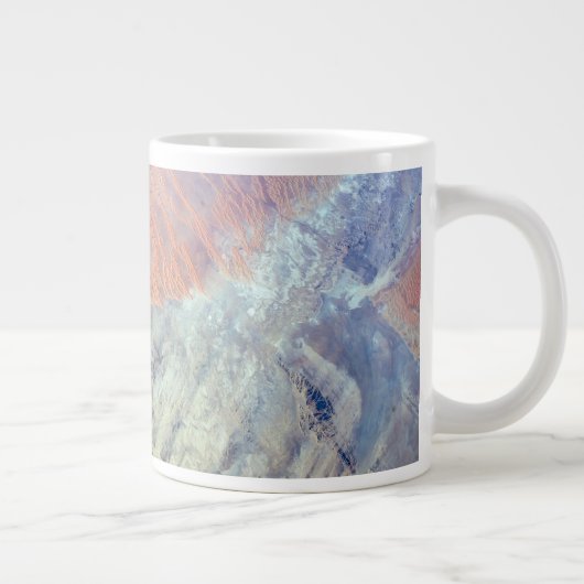 北アフリカのアルジェリアのサハラ砂漠。 ジャンボコーヒーマグカップ (右)