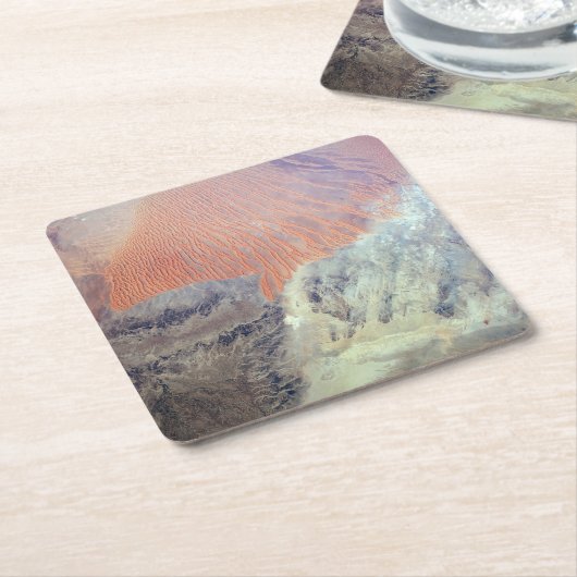 北アフリカのアルジェリアのサハラ砂漠。 スクエアペーパーコースター (アングル)