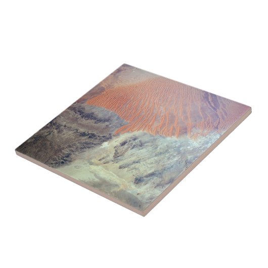 北アフリカのアルジェリアのサハラ砂漠。 タイル (側面)