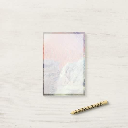 北アフリカのアルジェリアのサハラ砂漠。 ポストイット (デスク上)