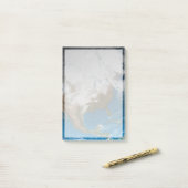 北アメリカ上空の模擬雲を持つ全地球 ポストイット (デスク上)