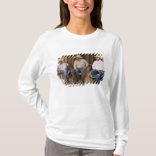 北アメリカ、米国。 リラックスしているカウボーイ Tシャツ (正面)