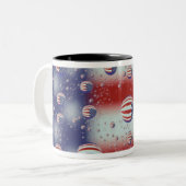 北アメリカ、米国、WAのRedmond、米国の旗 ツートーンマグカップ (正面左)