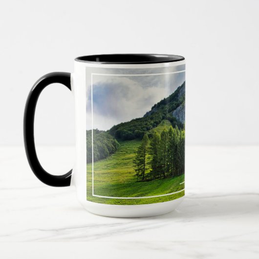 北イタリアの松のある山林 マグカップ (左)