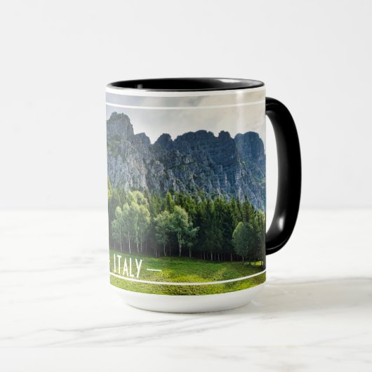 北イタリアの松のある山林 マグカップ (正面右)