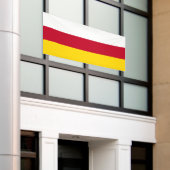 北オセチアの旗 横断幕 (ビルの外側)